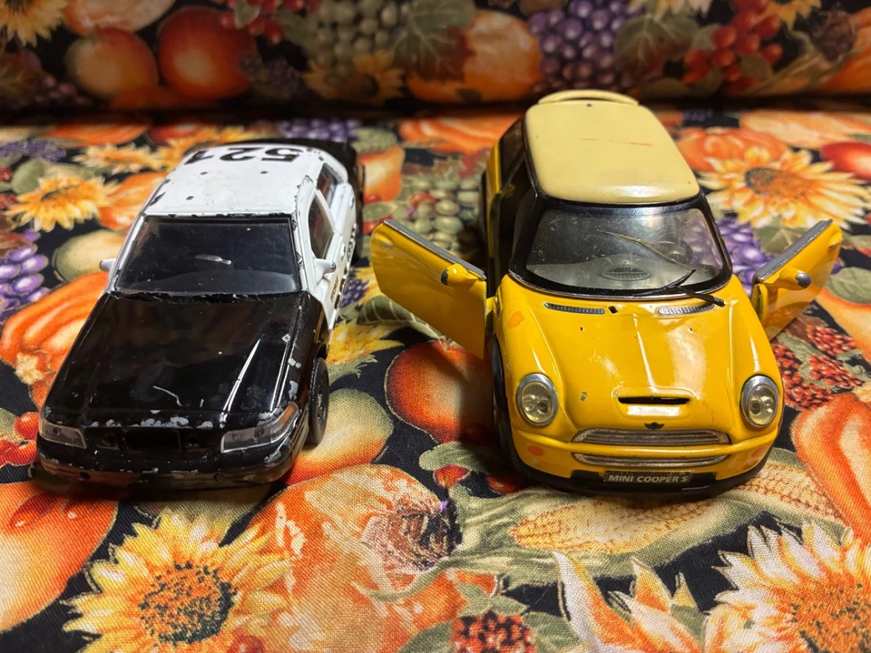 JADA & KINSMART Lot of 2 Crown Victoria POLICE Interceptor & Mini Cooper DIECAST - Image 3 of 4