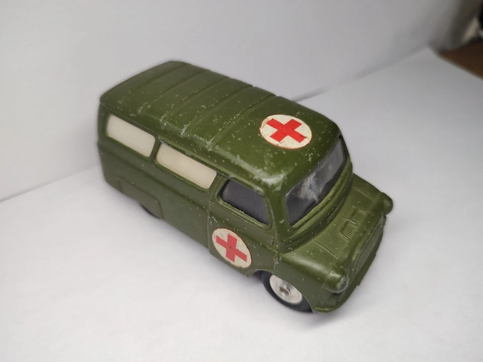 Ambulancia militar Corgi Bedford Foto 2 de 4