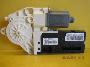 Renault Laguna 3 Typ T - Fensterhebermotor Türsteuerteil FH Motor vorne rechts