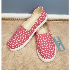 NWT TOMS YOUTH Belmont Raspberry Hearts shoes