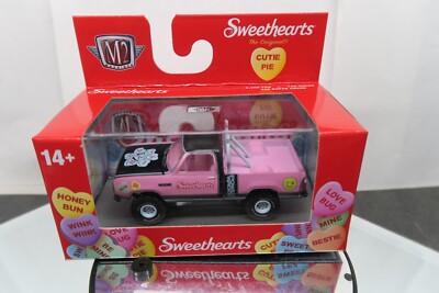 M2 MACHINES 1/64 SCALE SWEETHEARTS 1979 DODGE 150 MACHO POWER WAGON PINK! NICE!