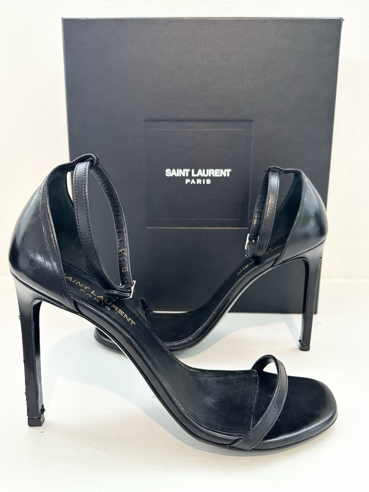 Sandali in pelle nera con cinturino skinny SAINT LAURENT originali e tacco alto con scatola 36
