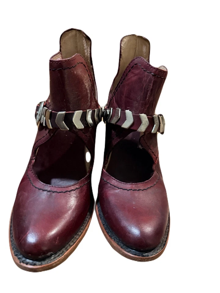 Botín con arnés de hoja FREEBIRD BY STEVEN 7 cinturón occidental borgoña envejecido Foto 2 de 4