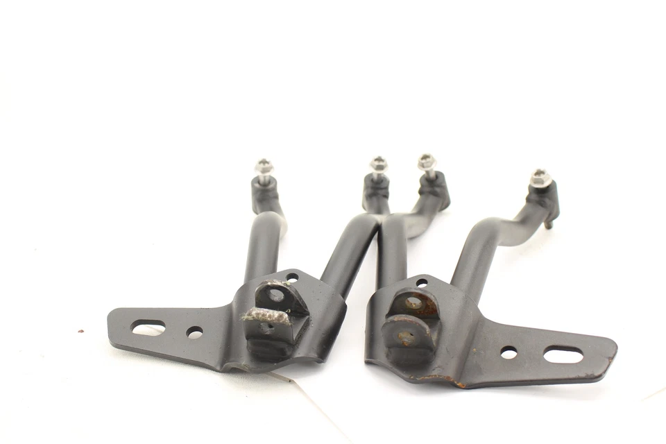 YAMAHA XSR700 2024 OEM JUEGO DE CLAVIJAS DE PASAJERO TRASERO PAR Foto 2 de 4