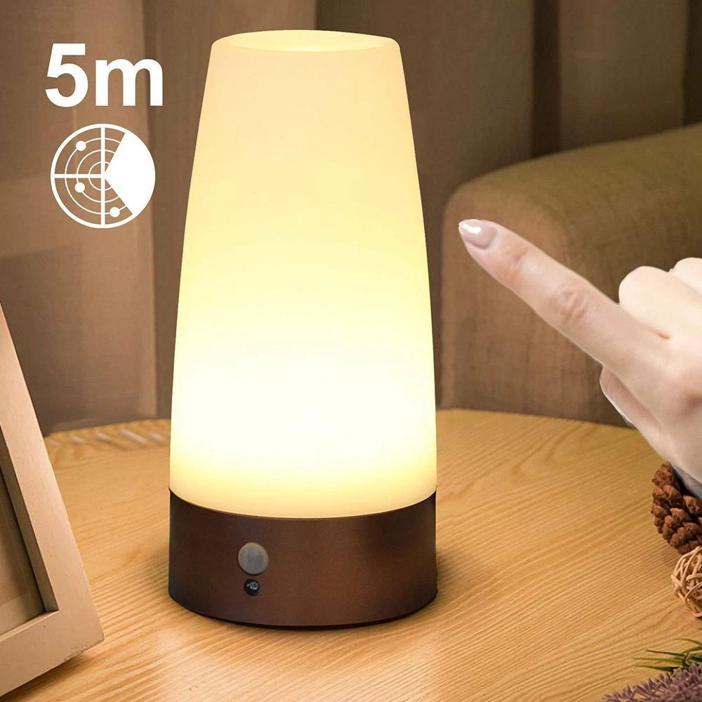 Motion sensor table lamp outlet