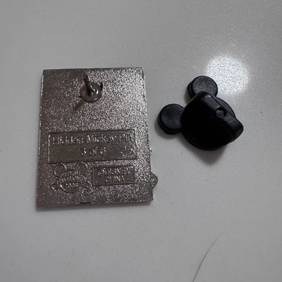 Disney 2008 Dale in Japan Postcard Pin - Image 2 of 2