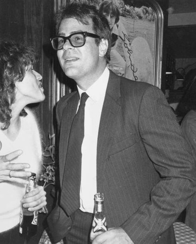 Dan Aykroyd at the Hard Rock Cafe New York 1985 He is co-owner of - Old ...