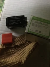 GENERAL Electric GE red lens CR103C3202 SQUARE INDICATING LIGHT FULL 125v ac/dc
