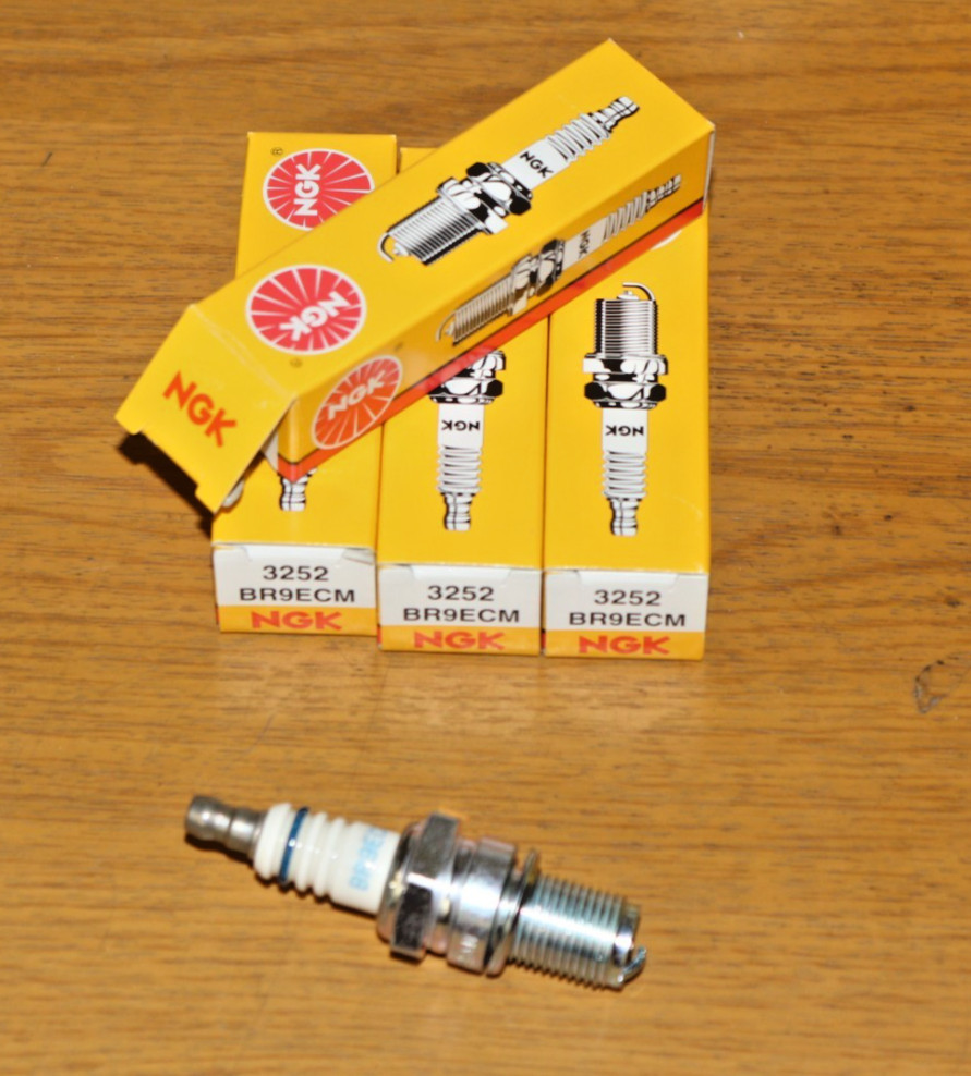 NEW NGK BR9ECM Spark Plugs Lot of 4