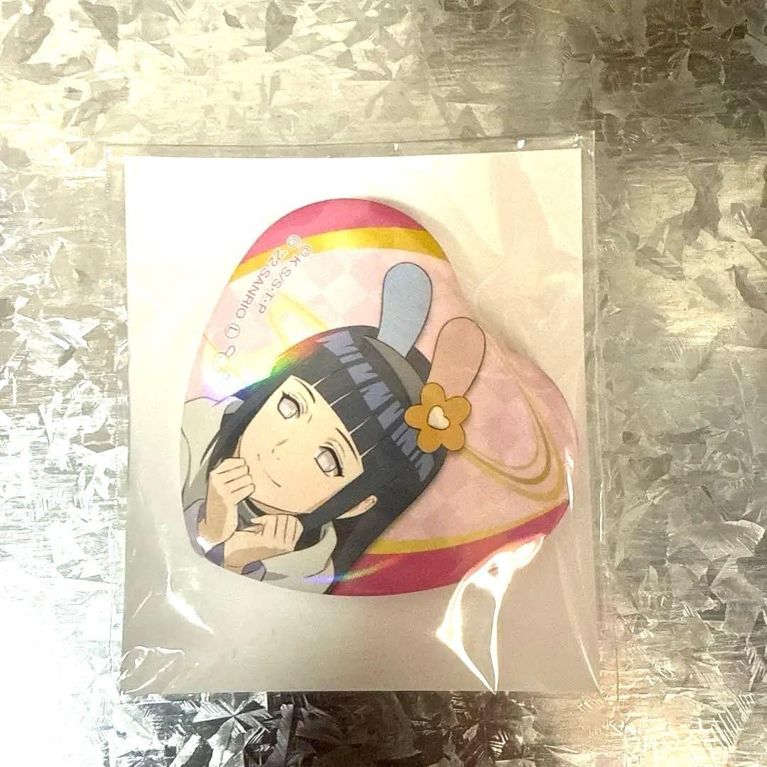 NARUTO Sanrio Collaboration Hinata herzförmiges Holo-Abzeichen