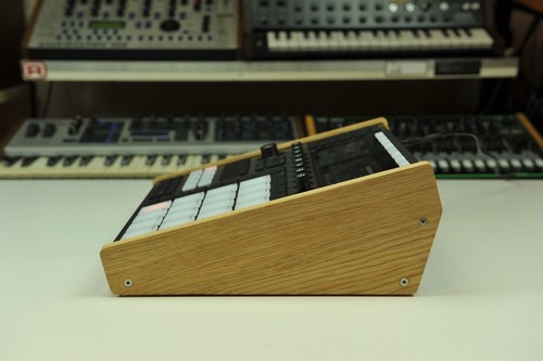 Native Instruments Maschine + Echtholz Ständer Seitenteile Stand Rack Oak LO - Bild 8 von 12