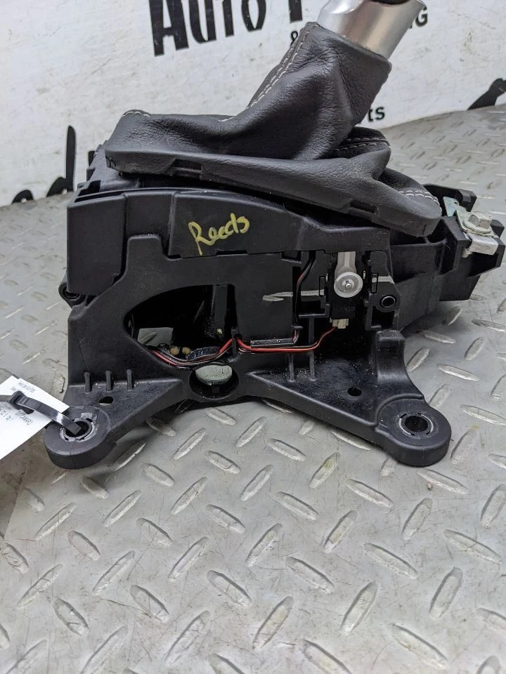 Palanca de cambios de piso Chevy Camaro 16 17 18 19 20 21 22 23 24 modo de accionamiento OEM1169712 Foto 2 de 4