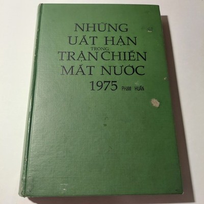 Nhung Uat Han Trong Tran Chien Mat Nuoc 1975 - Vietnamese Book Sach Viet Nam 