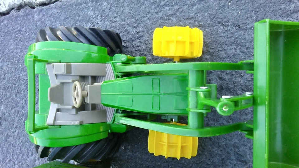 John Deer Ertl Pressed Steel And Plastic Farm Trailer Wagon With Tractor - Image 3 of 4