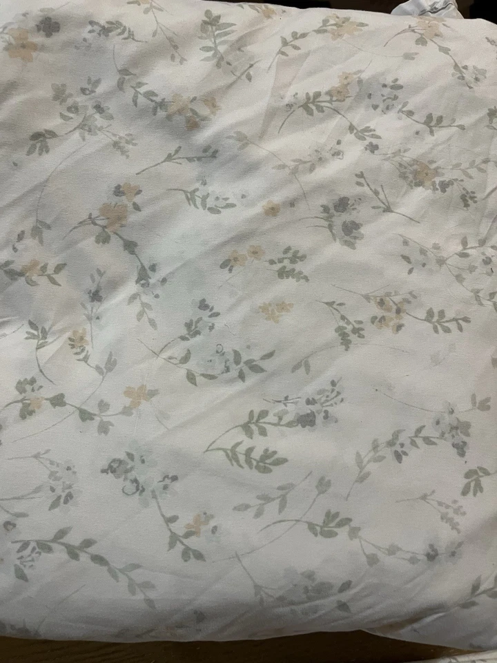 Juego de sábanas Liv Lilah Queen con sábana plana y 3 fundas de almohada Queen Foto 3 de 3