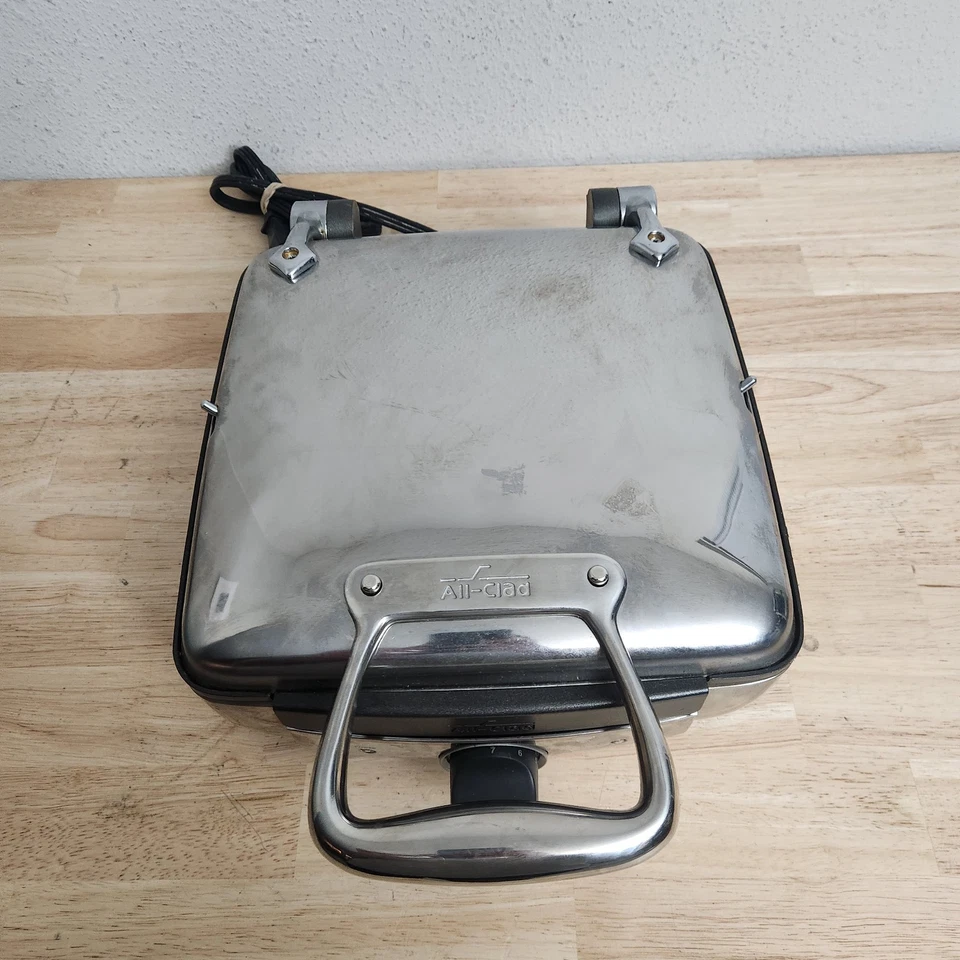 All Clad Waffler 4 Square Belgian Waffle Maker 6066 Stainless Steel - Image 2 of 4