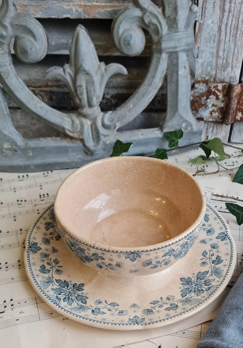 Saucière Ancienne En Faïence Blanche à Feuillage - Sarreguemines - Très Bon état