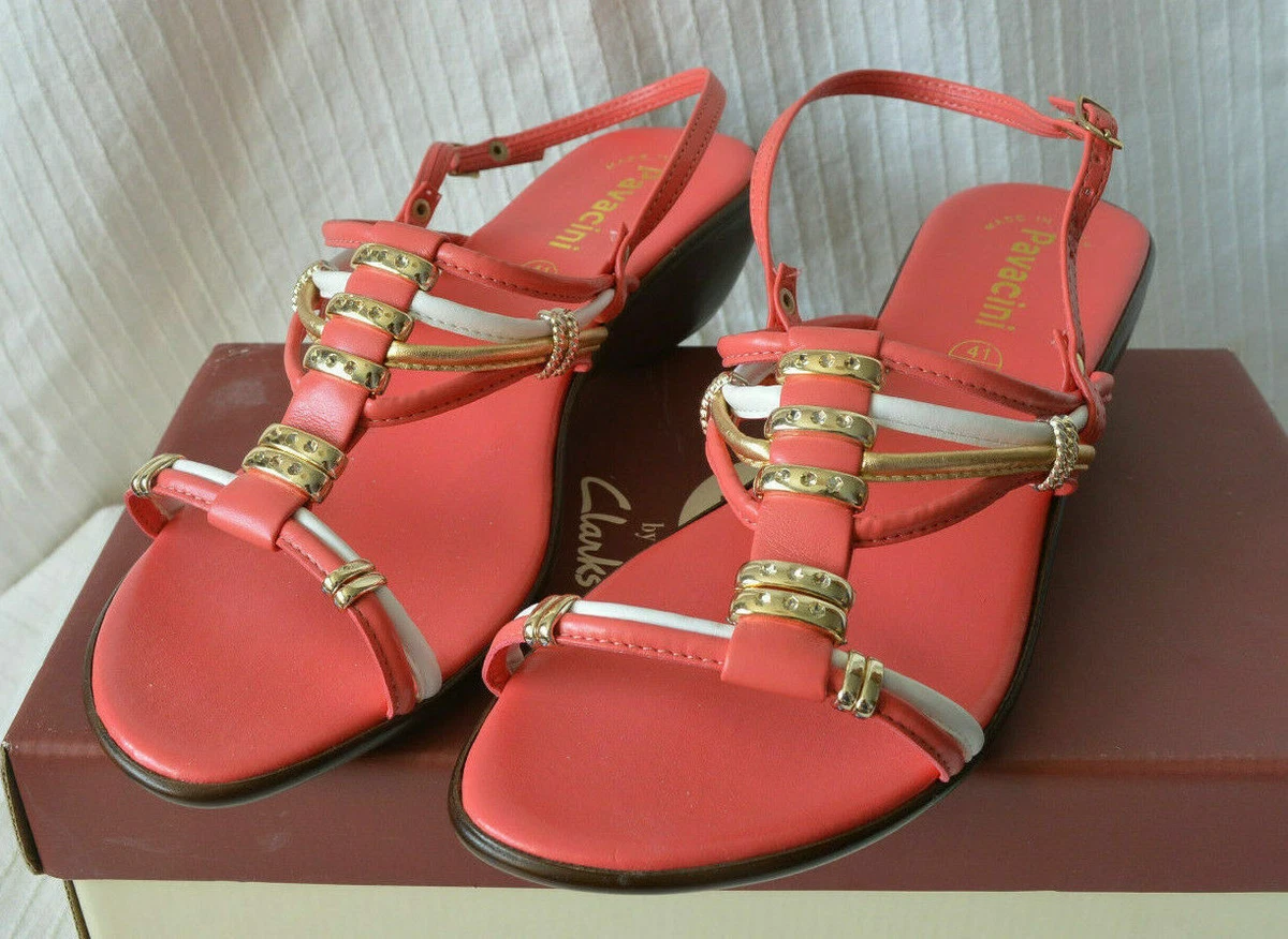 Pavers store elasticated sandals