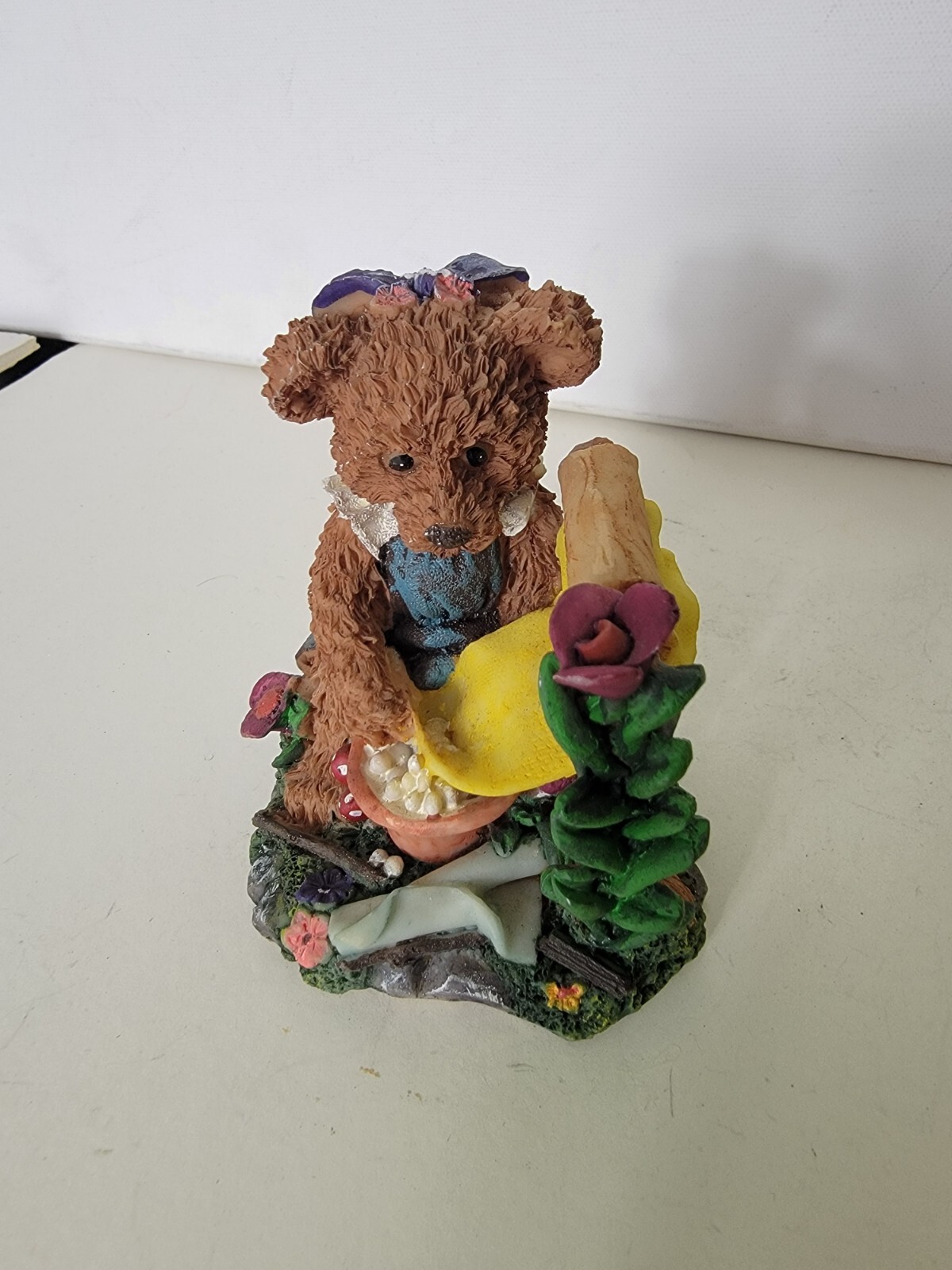 Resin Teddy Bear Figurine with flowers Collectible Figure Vtg Decor