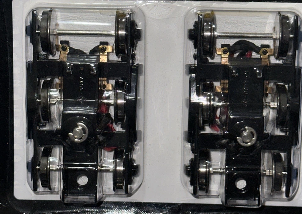 K-LINE 6-22365 (2-RAIL) 6-WHEEL  Heavyweight Passenger TRUCKS w/ PICKUPS O-Scale - Image 2 of 4