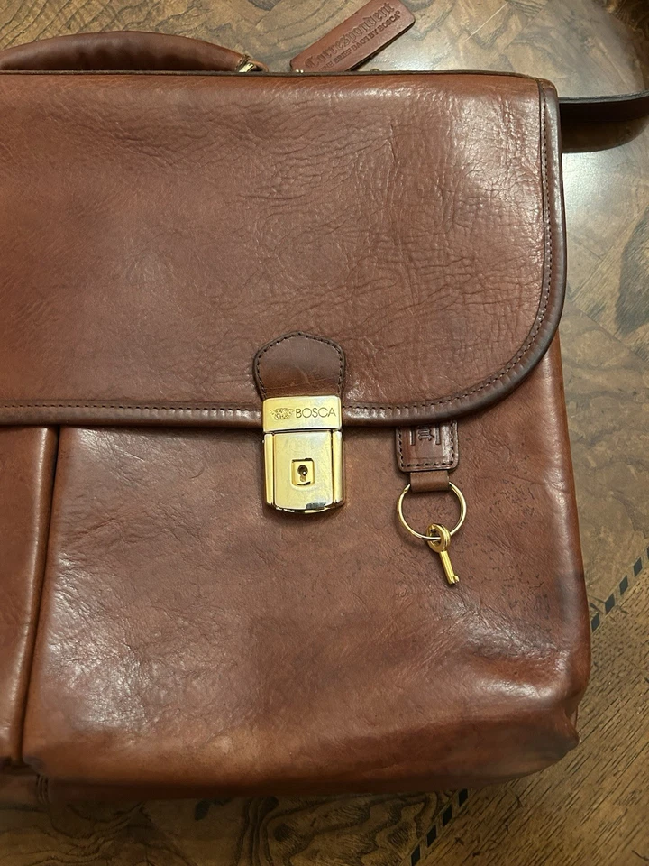 Maletín/bolso mensajero de cuero Bosca Correspondent - Hecho en EE. UU. Foto 3 de 4