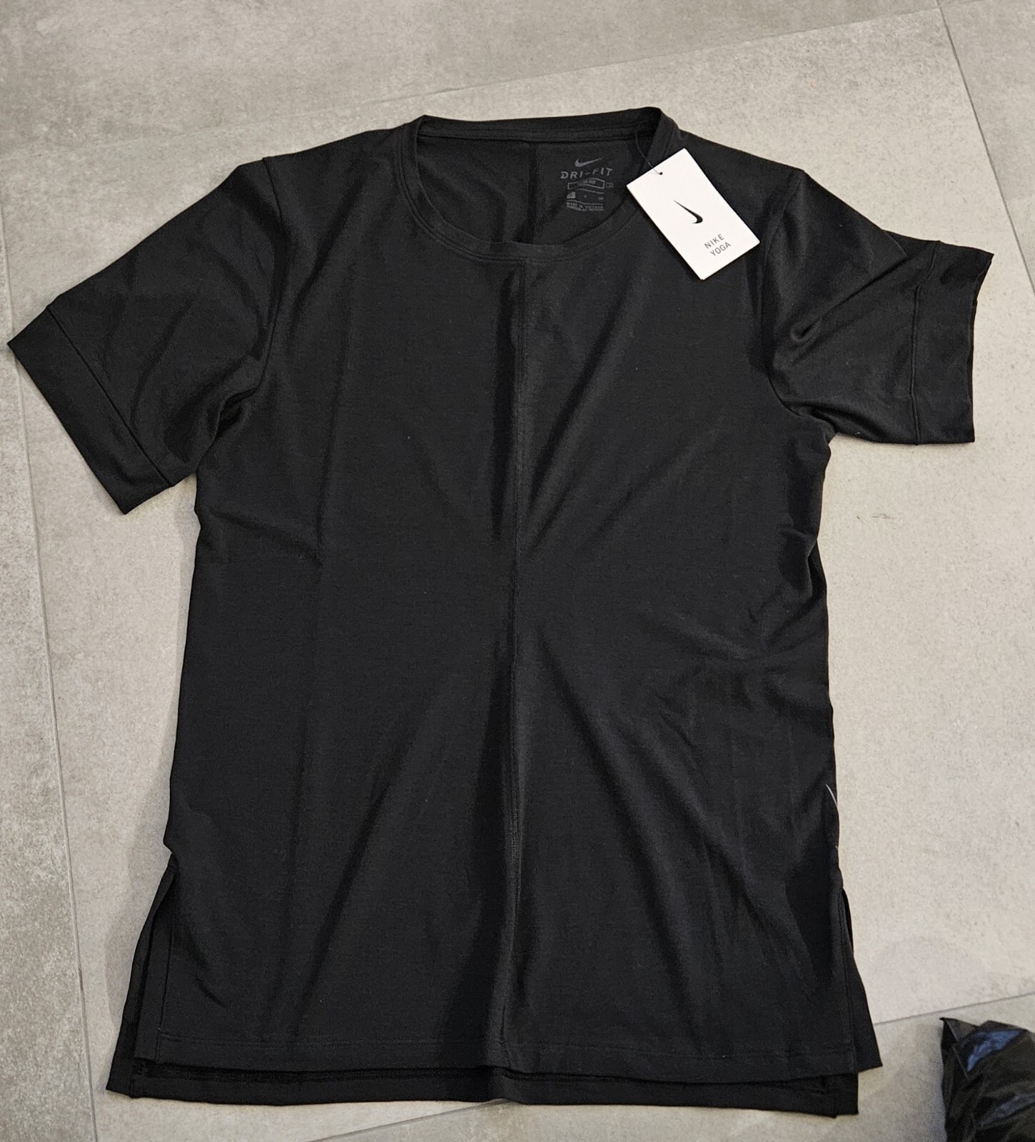 NIKE YOGA TRAINING TSHIRT BLACK DRIFIT MENS SMALL SLIM FIT BV4034 010