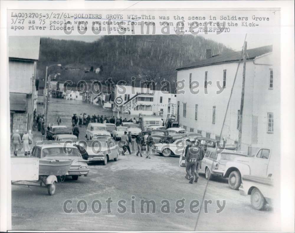1961 Citizens of Soldiers Grove WI Evacuate Kickapoo River Flood Press Photo eBay