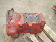 1965 International Ih 424 Diesel Tractor Clutch Bell Housing 3044048r2