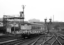 SR-DK-Digital Railway Image 2 auto set suburbano in arrivo alla stazione di Kings Cross con