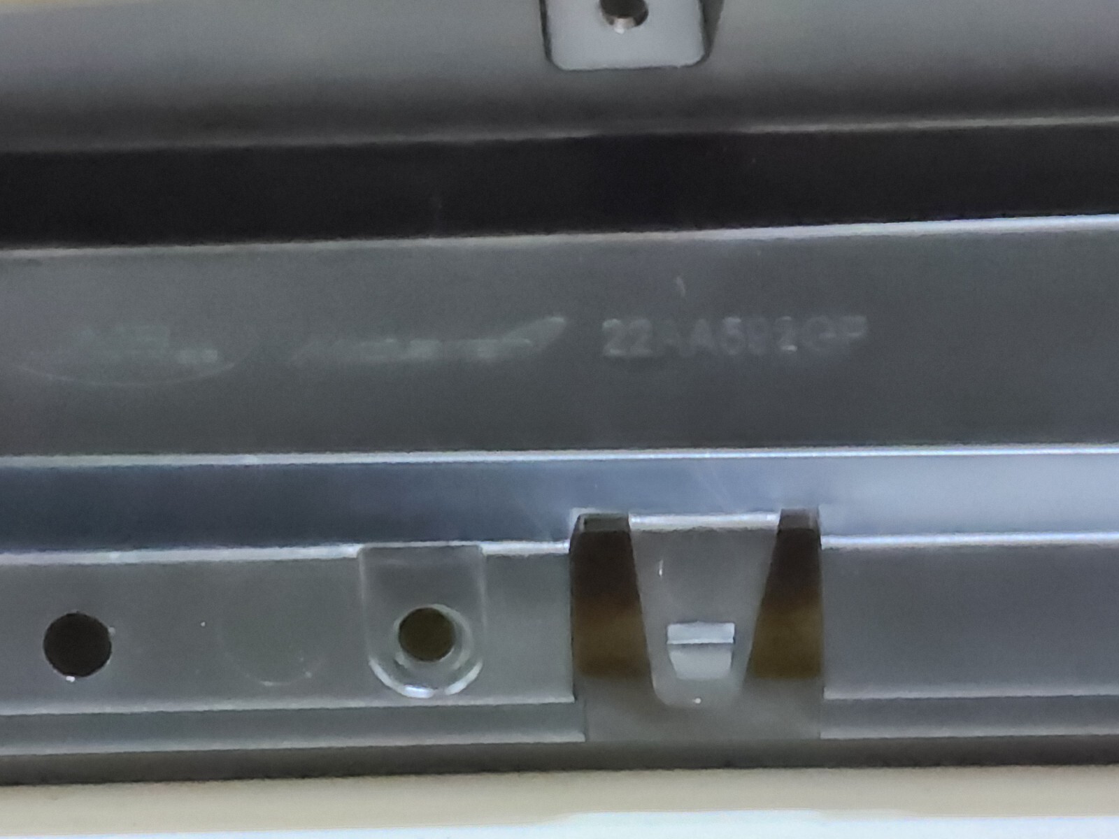 MCLAREN SKIRT DOOR RIGHT MOLDING BRACKET OEM 22AC951GP GENUINE ORIGINAL OEM