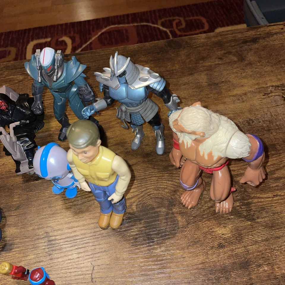 Lote de 12 figuras de juguete aleatorias Thunder Cats Lego’s TMNT Star Wars Etc Foto 4 de 4