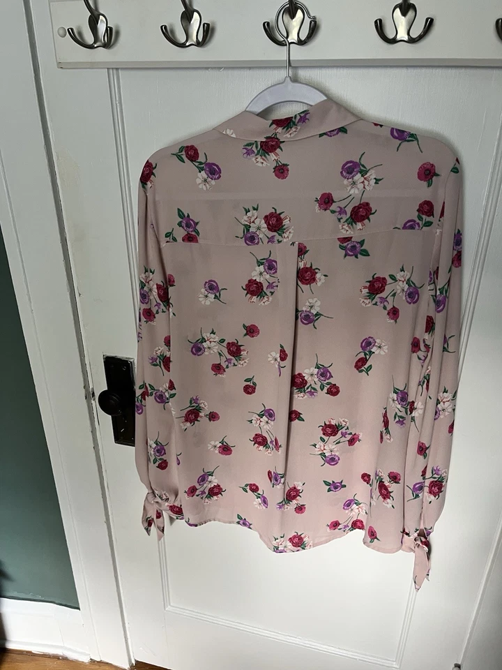 Camisa Blusa Express The Portofino Ajustada Con Botones Rosa Floral Manga Larga Talla L Foto 2 de 4