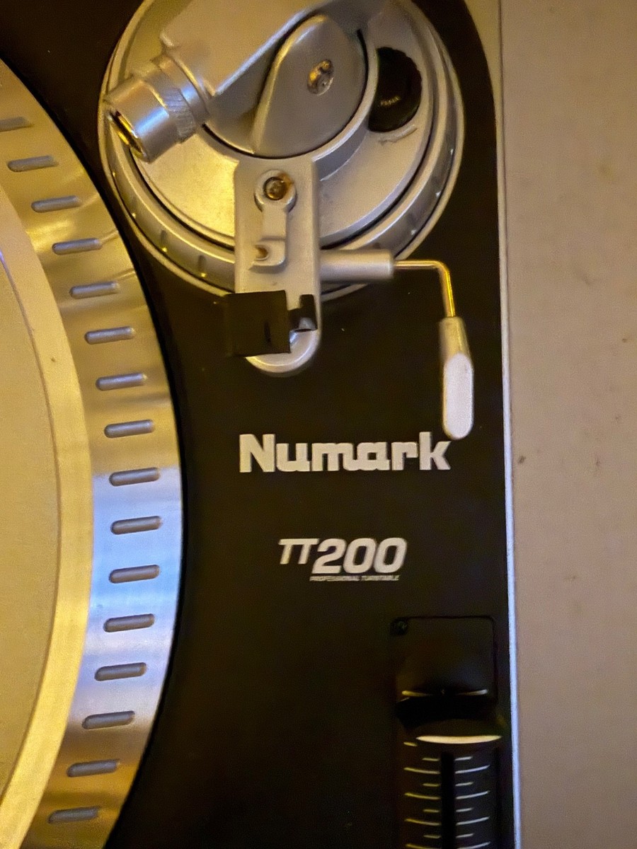 Numark TT200 Professional Direct Drive Turntable/FOR PARTS/WORKS