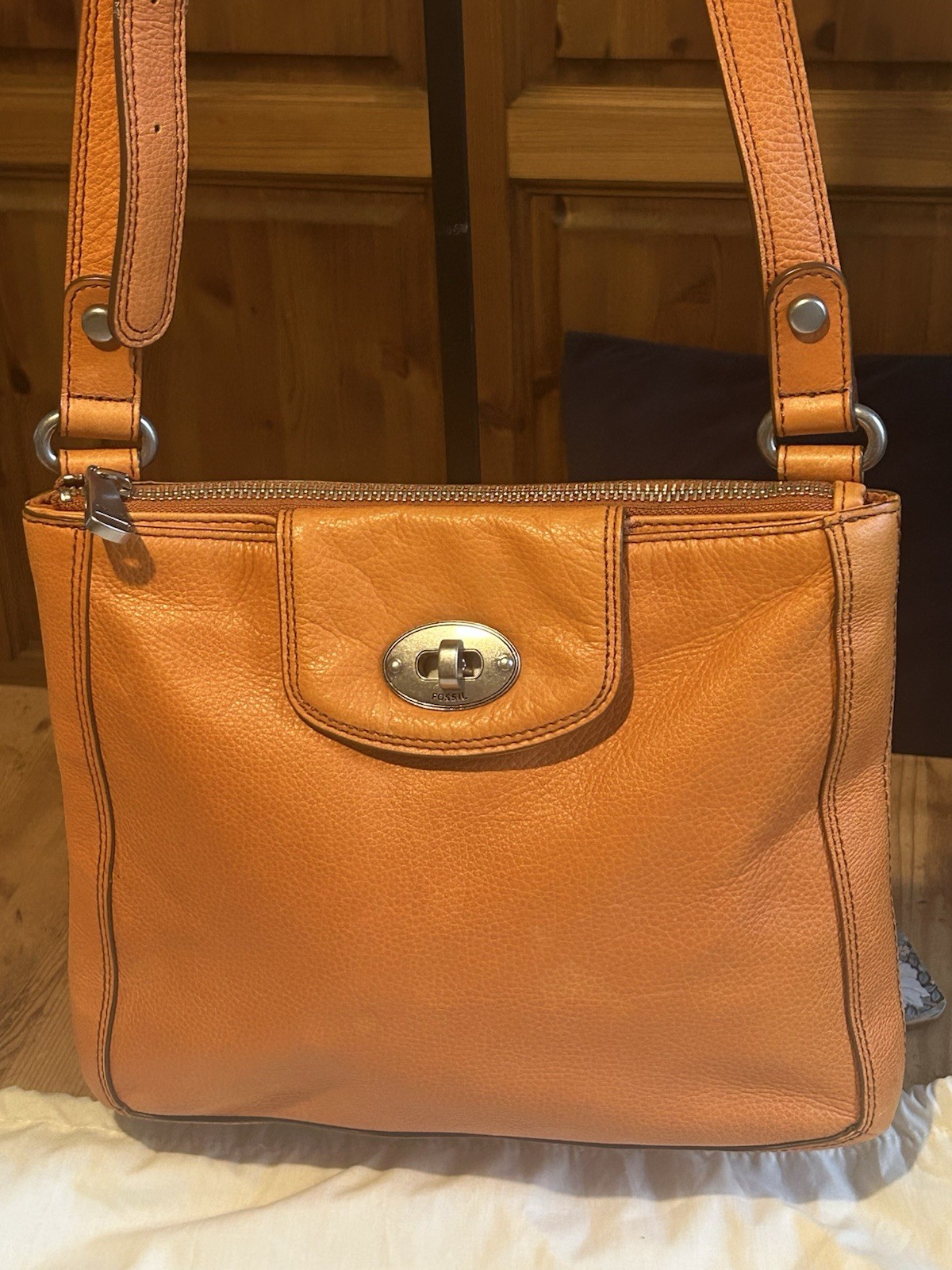 Fossil Marlow Orange Pebbled Leather Crossbody Bag Turnlock Handbag 105514 image 3
