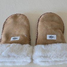 NWOT UGG SIZE 4-6 YEARS UNISEX KIDS CHESTNUT SHEEPSKIN with STITCHING MITTENS