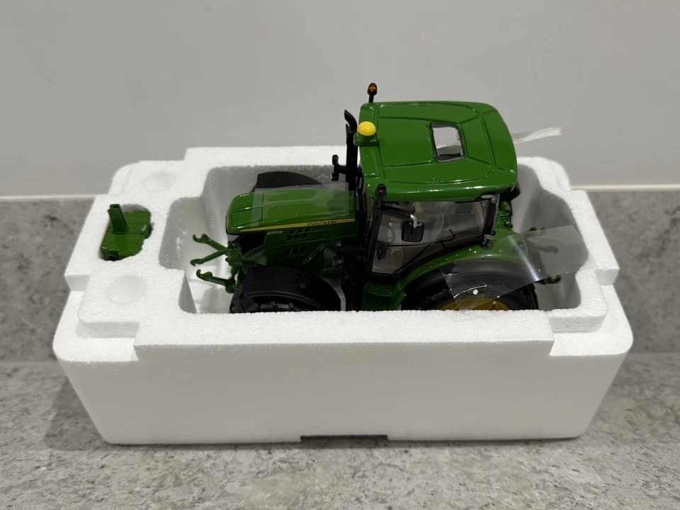 Wiking/Universal Hobbies - John Deere 6125R Tractor - 1:32 - 7318 - New/Mint - Image 3 of 4