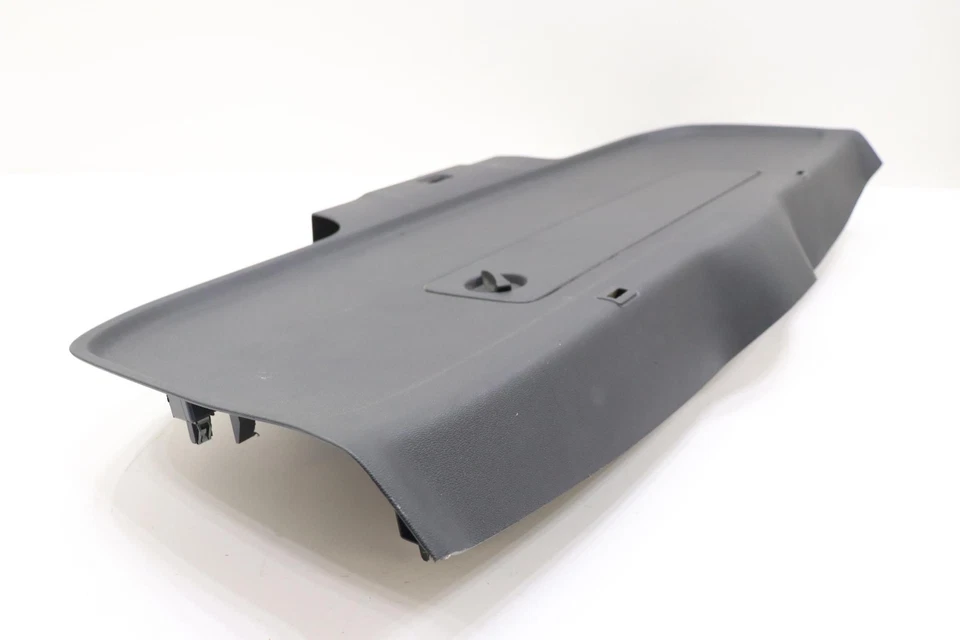 Volvo XC60 2018-2025 puerta levadiza trasera moldura inferior panel de cubierta OEM 31440632 Foto 3 de 4