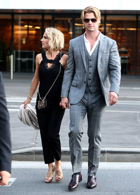 Chris Hemsworth And Elsa Pataky Walk Holding Hands 4x6 Picture Celebrity Print