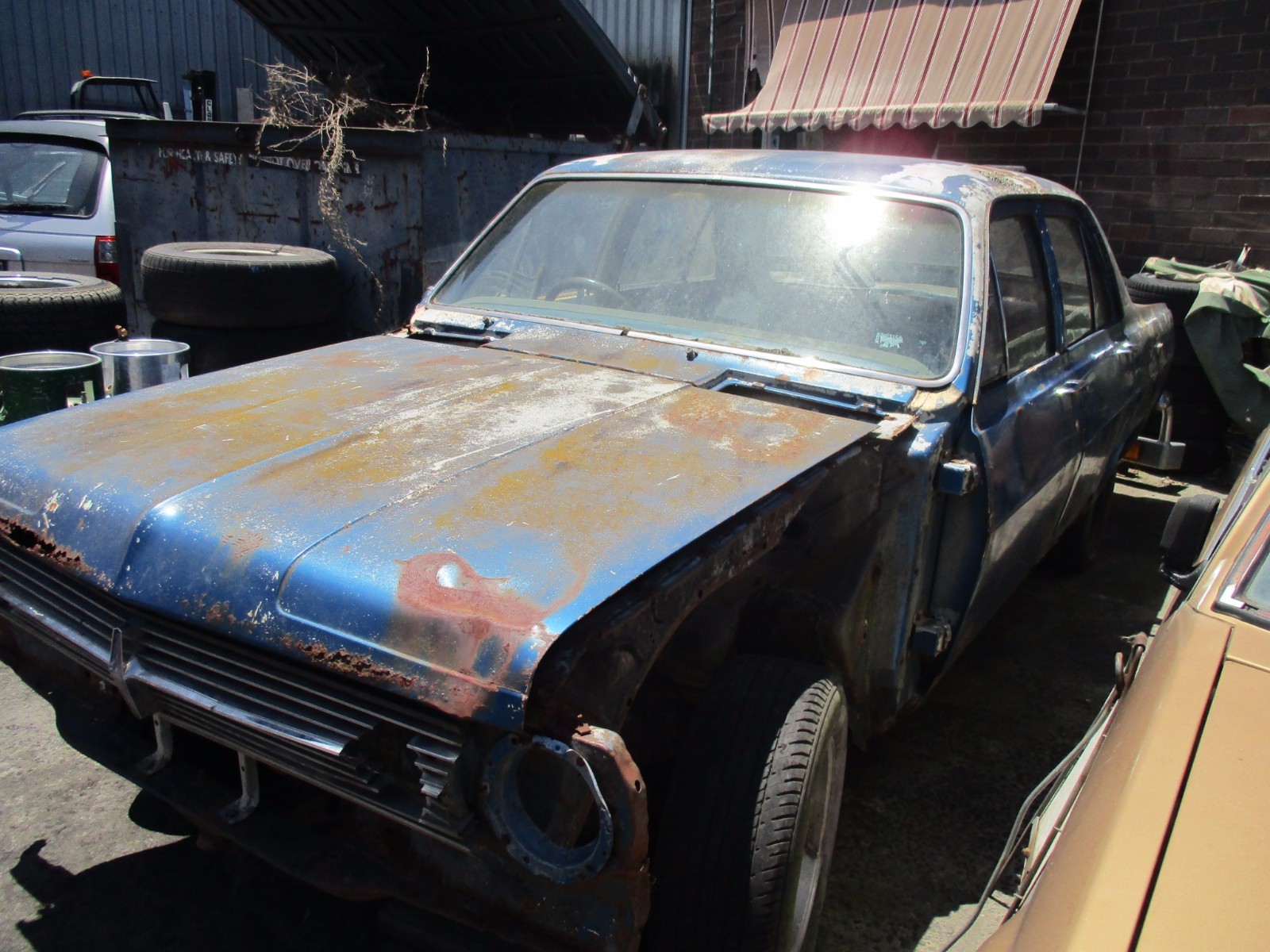 Holden HR WRECKING SEDAN UTE PANELVAN MANUAL Steering column AVY PANELS