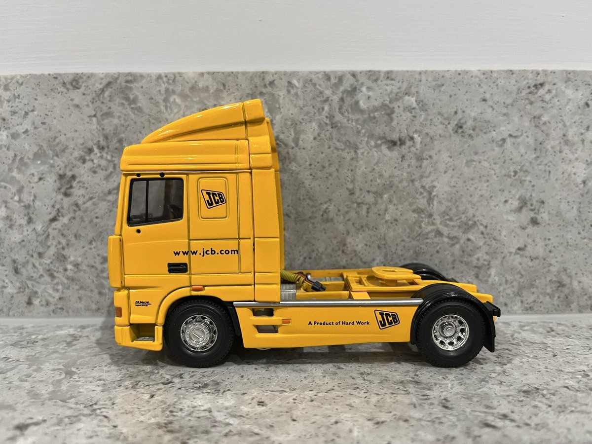 Corgi - DAF XF Space Cab Tractor Unit - JCB - CC13237 - 1:50 Scale