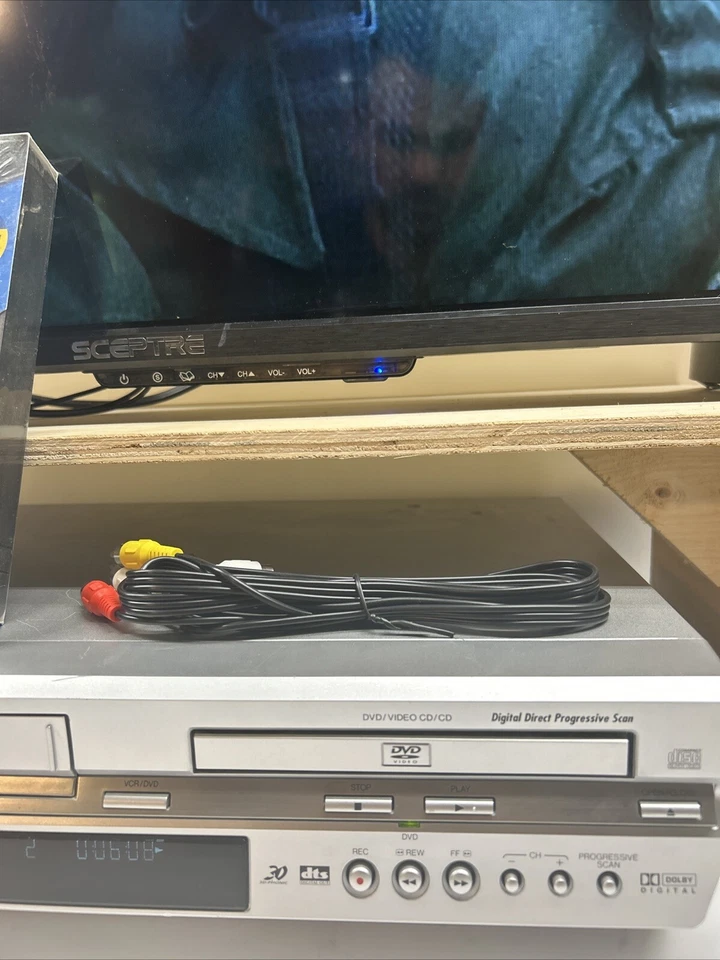 JVC DVD VCR Combo Player HR-XVC33U HiFi VCR, no remote. With Blank Tape Av Cable - Image 3 of 4