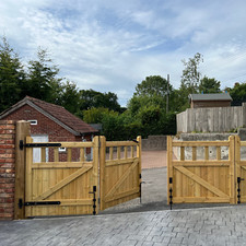 Bifold Gates 3 Leaf Ruby Cottage Elegant Foldable Wooden Garden Gates
