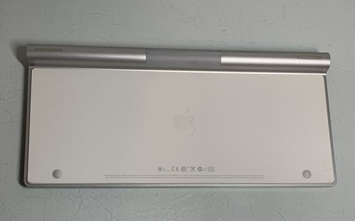 Excellent Apple Wireless Keyboard (A1314) - Picture 3 of 4