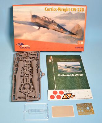 Dora Wings 48036 1:48 Curtiss-Wright CW-22B Scale model airplane