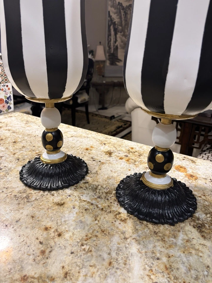 Elegante juego de 2 macetas/jarrones decorativos de metal a rayas blancas y negras Foto 4 de 4