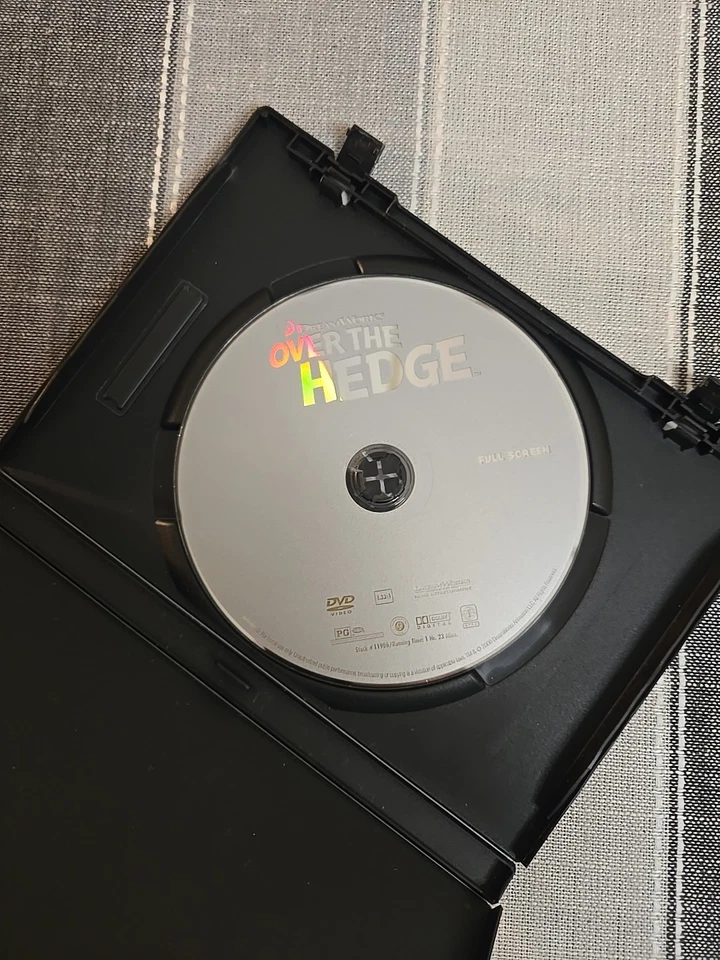 Over The Hedge DVD 2006 DreamWorks Bilingual  - Image 3 of 3