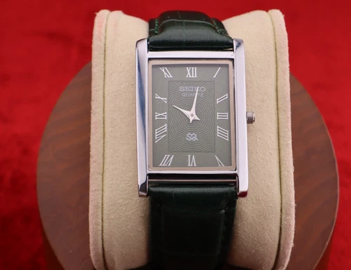 ⌚✨ Vintage Seiko Slim Quartz Gentlemen's Green Dial , Green Dress Watch