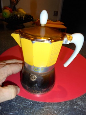 Alte kleine Espressomaschine Bella G.A.T elektrisch aus Aluminium kabellos