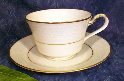 NORITAKE Ivory China -Tulane 7562 - 1 Kaffeegedeck 2tlg. Elfenbein