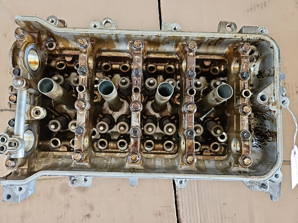 Conjunto de culata y carcasa de leva 11-17 Lexus CT200h Toyota Prius 11101-39725 Foto 2 de 4